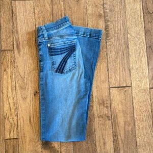 Woman’s seven for all mankind